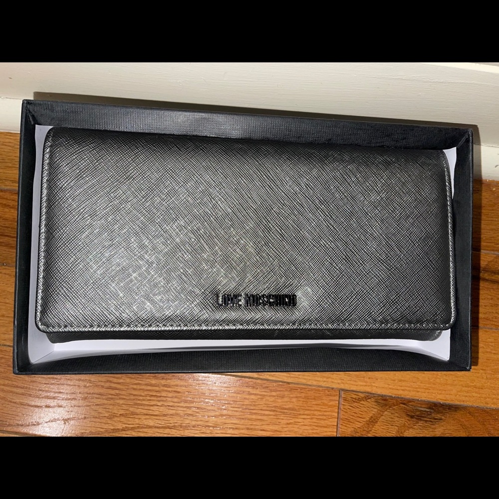 Love Moschino Cluthes